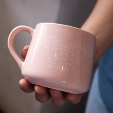 Cargar imagen en el visor de la galería, CRESCENT MUG ROSA
